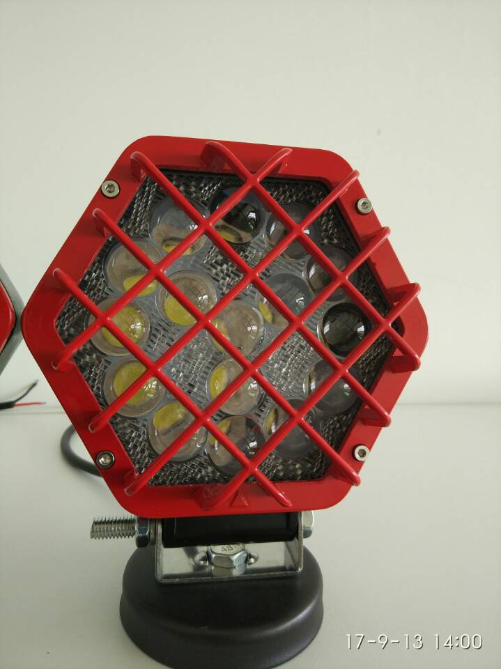 Luces antiniebla de LED de tormenta del desierto -IP68 selladas contra la arena, para los SUV de Medio Oriente.