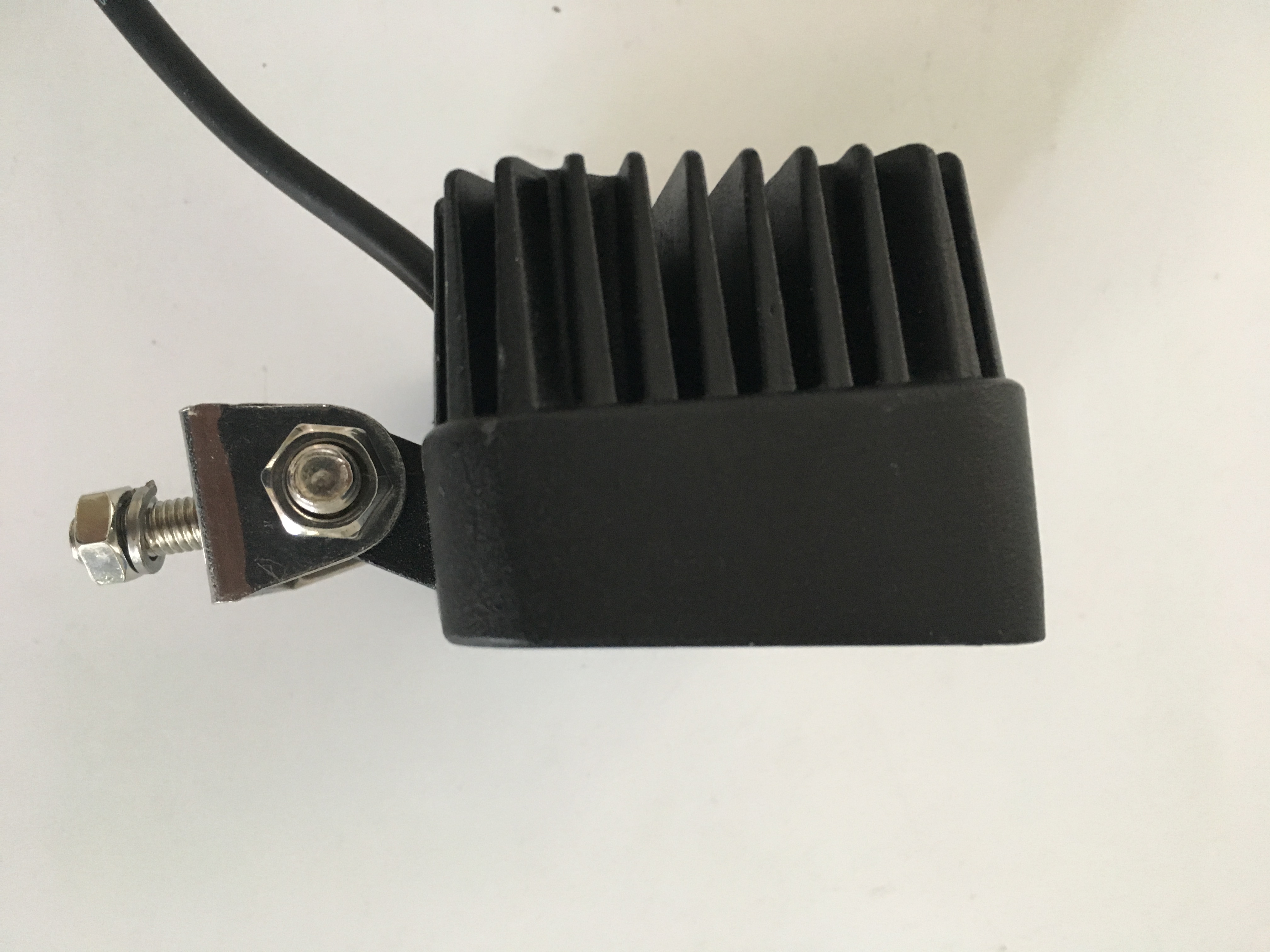 Luces antiniebla de alta potencia de 3000lm: 3 veces más brillante que los halógenos con una vida útil de 50,000 horas.