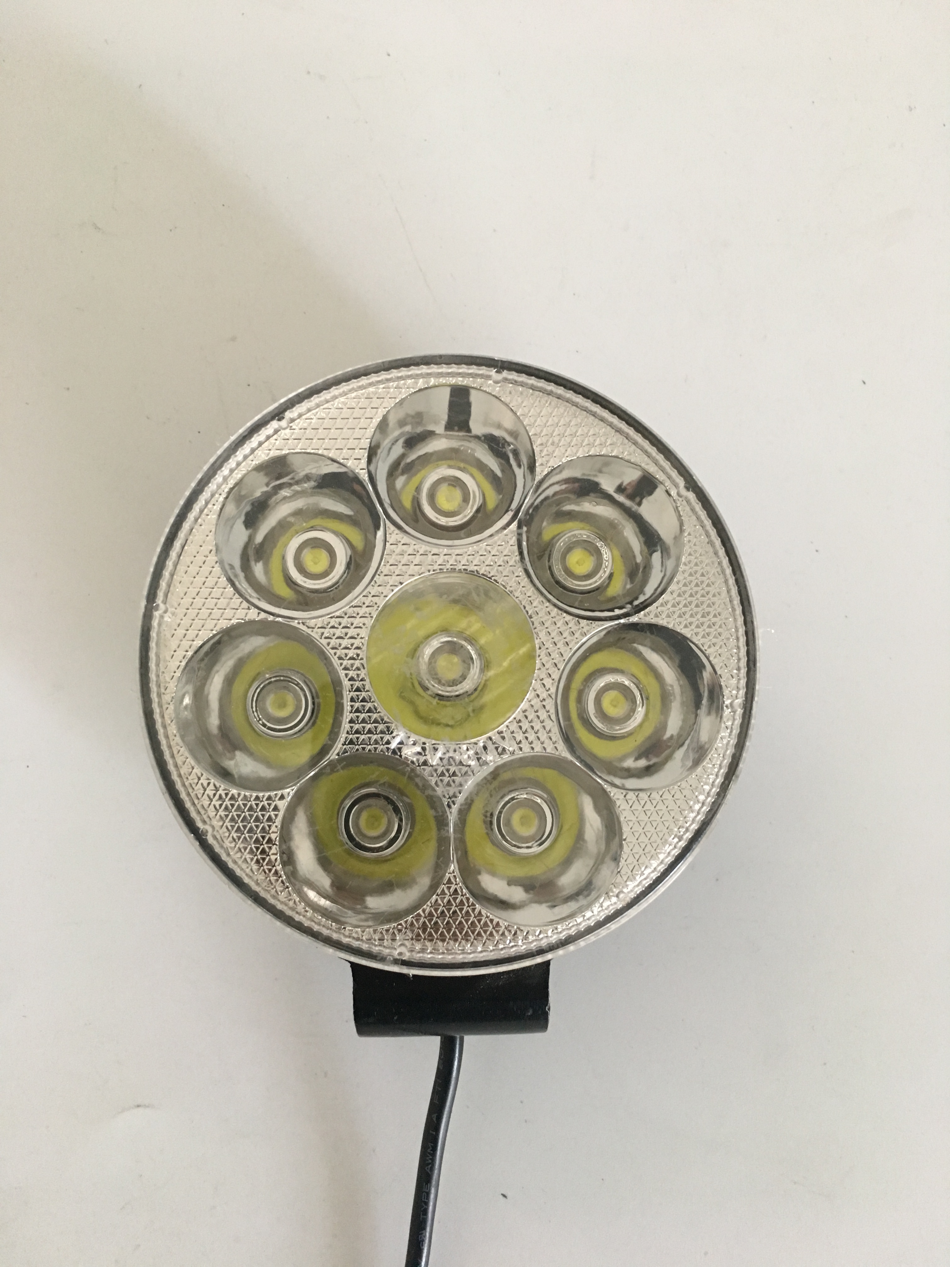 Luces antiniebla de alta potencia de 3000lm: 3 veces más brillante que los halógenos con una vida útil de 50,000 horas.