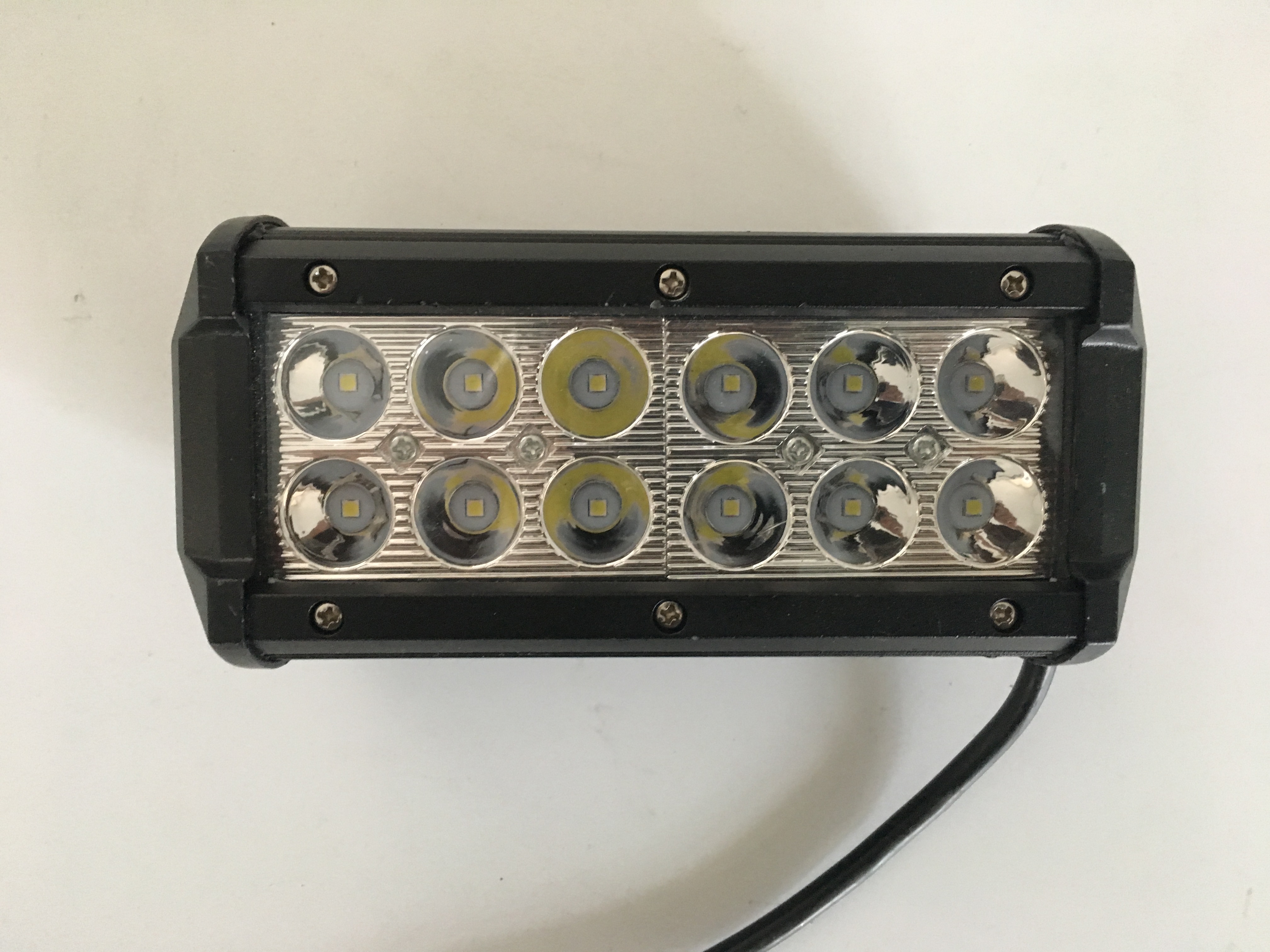 Luces antiniebla de alta potencia de 3000lm: 3 veces más brillante que los halógenos con una vida útil de 50,000 horas.