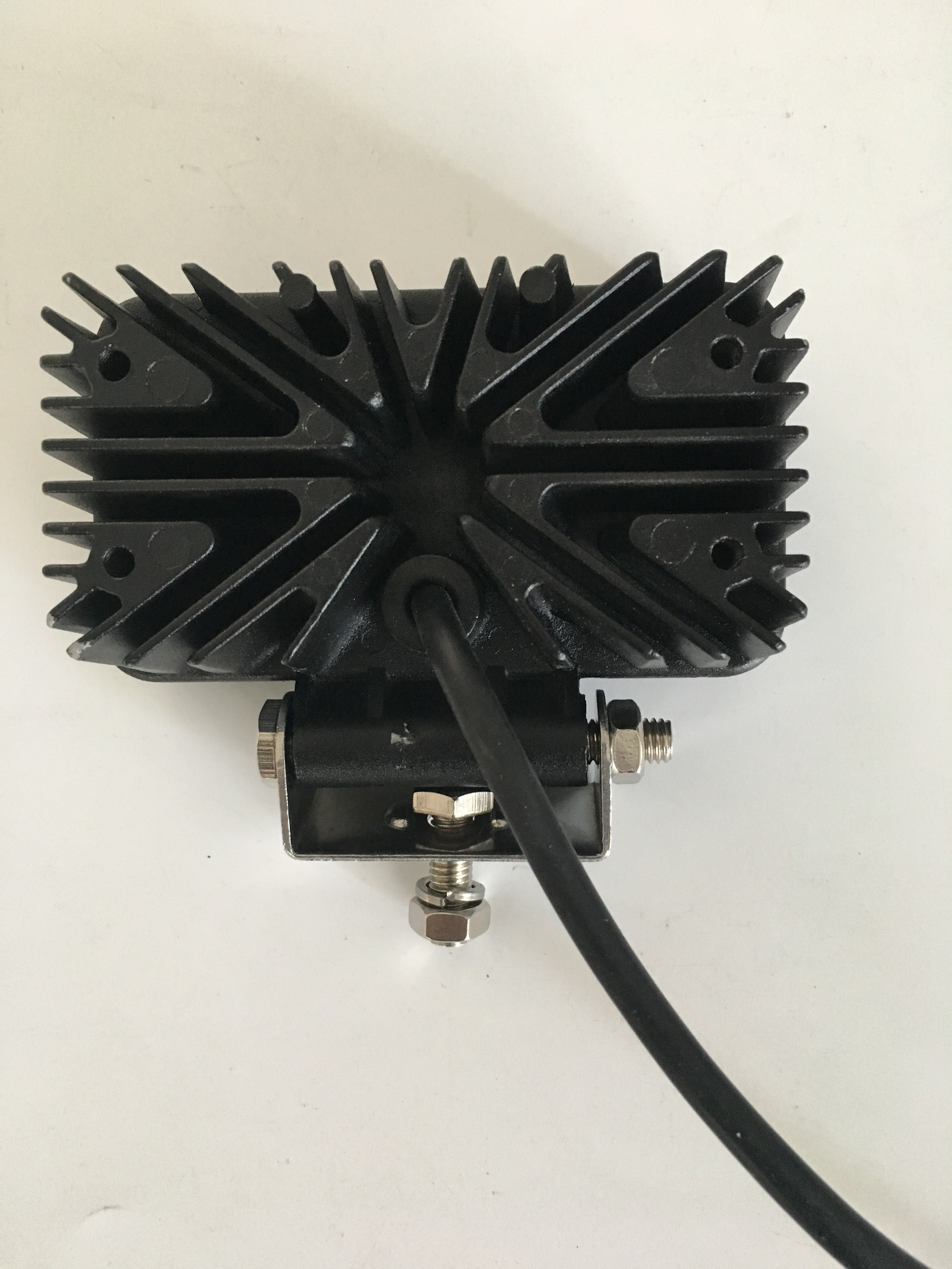 Luces antiniebla de alta potencia de 3000lm: 3 veces más brillante que los halógenos con una vida útil de 50,000 horas.