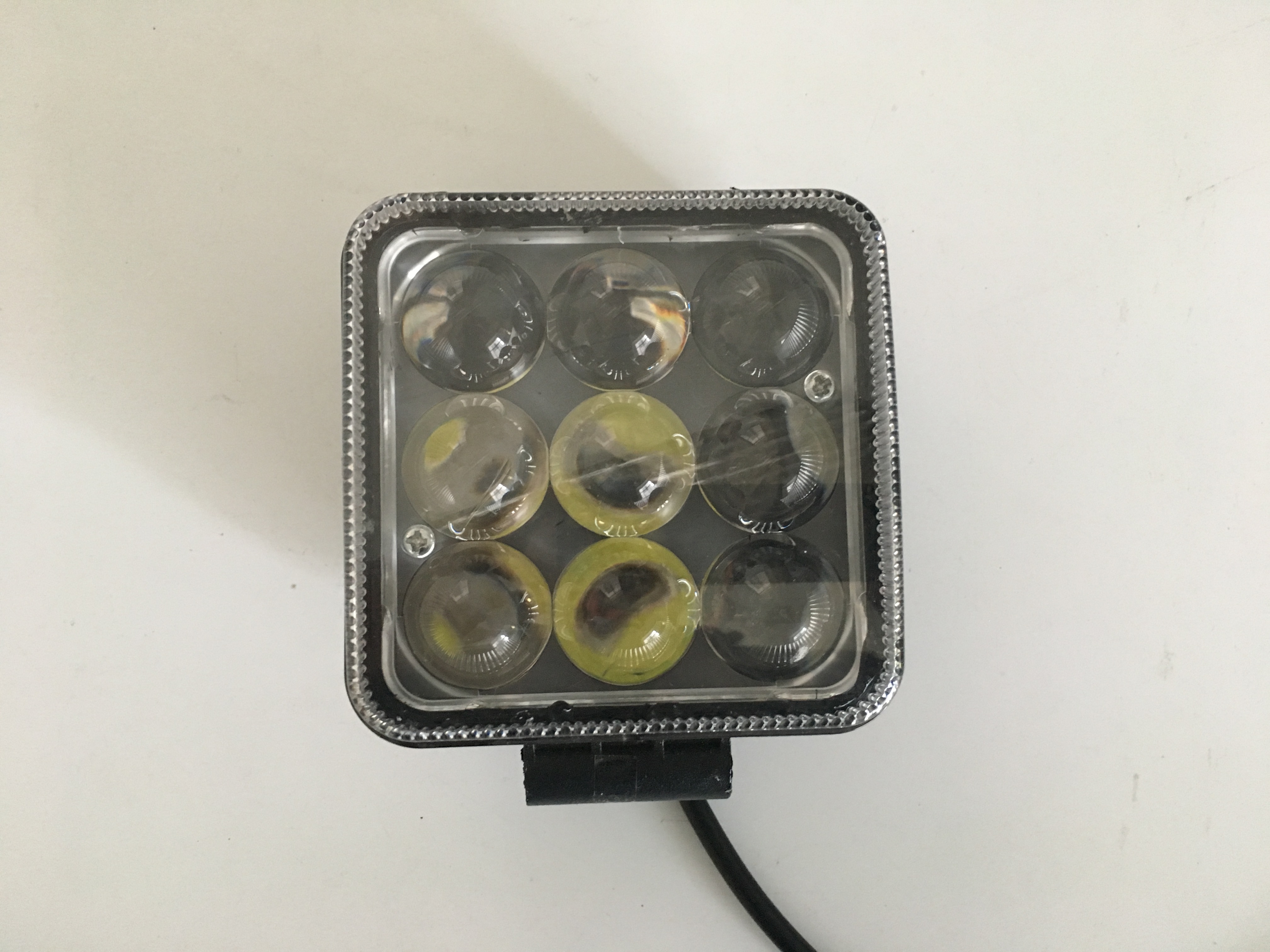 Luces antiniebla LED de alta potencia de 3000lm: 3 veces más brillante que los halógenos con una vida útil de 50,000 horas.