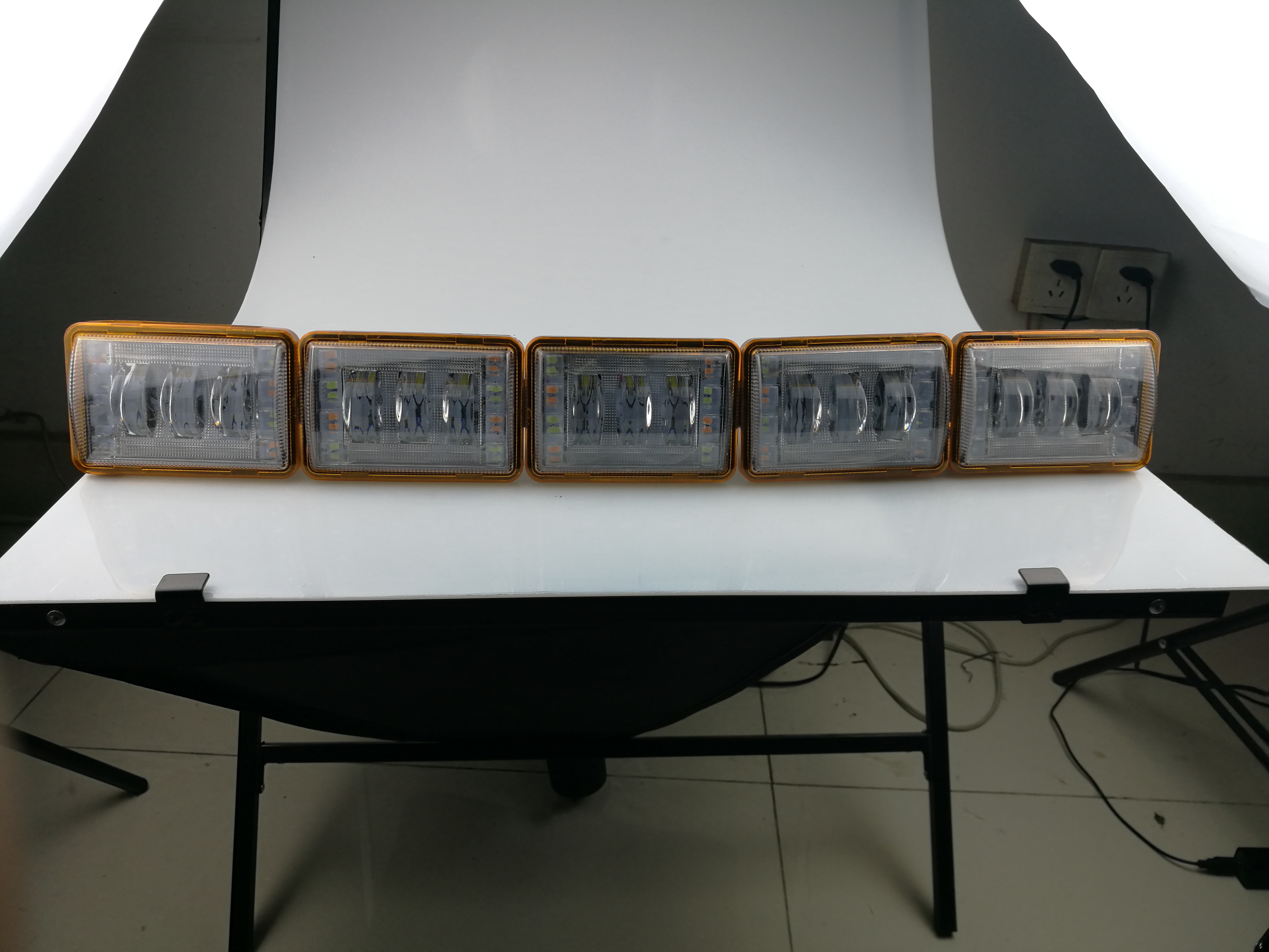 Luces antiniebla LED de alta resistencia de 12/24V: para tractores y carretillas elevadoras rusas.