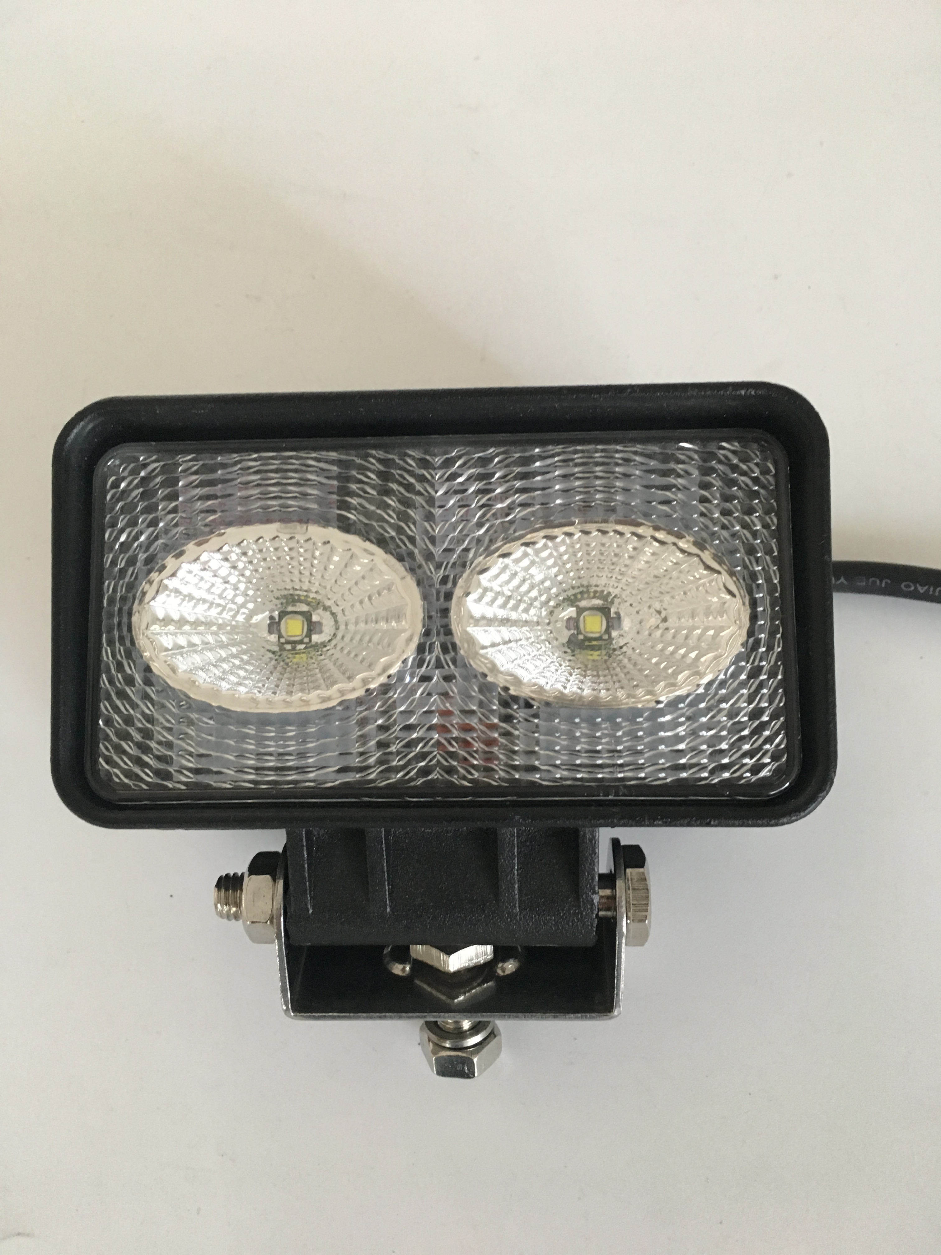 Luces antiniebla de alta potencia de 3000lm: 3 veces más brillante que los halógenos con una vida útil de 50,000 horas.