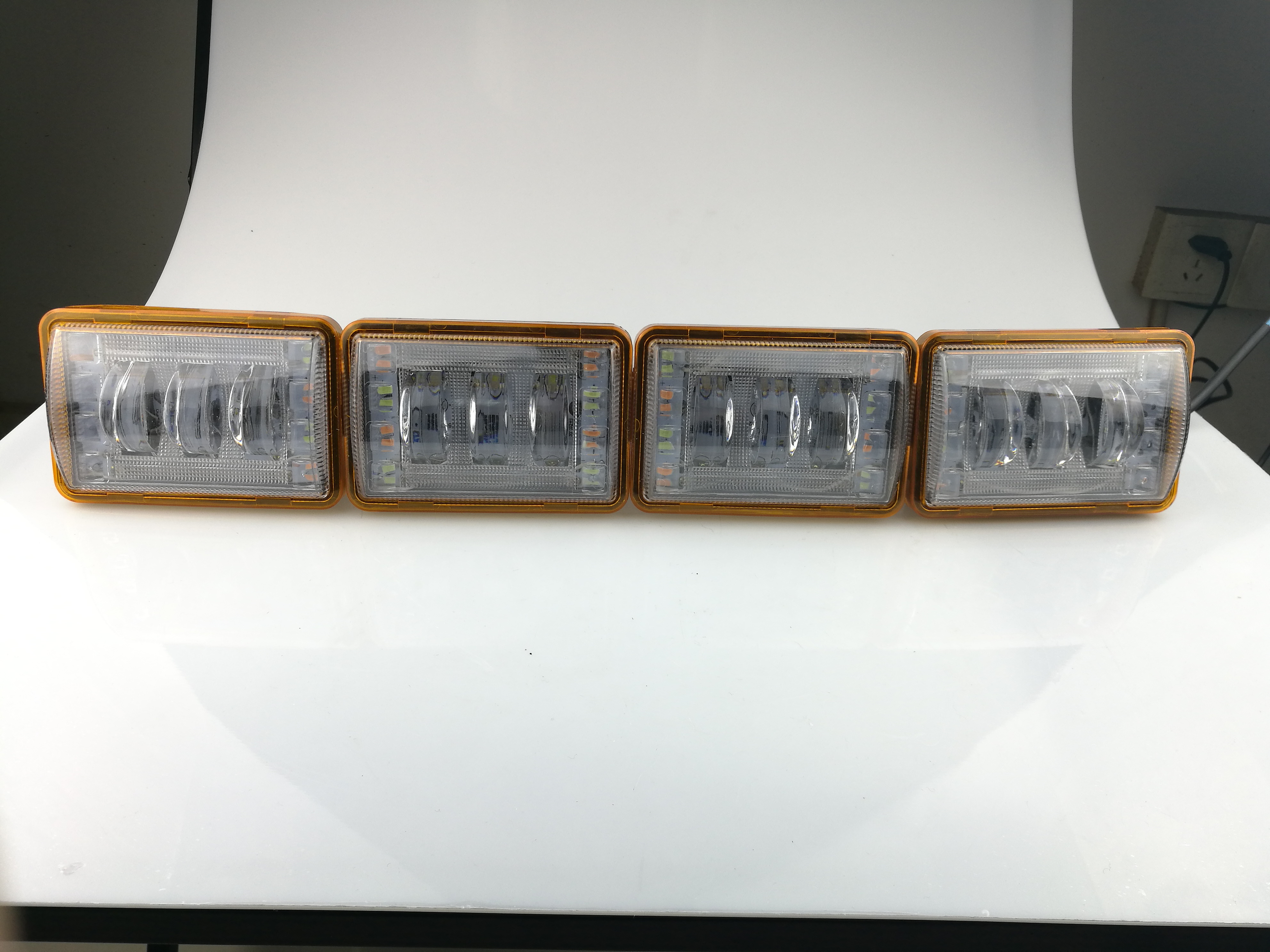 Luces antiniebla LED de alta resistencia de 12/24V: para tractores y carretillas elevadoras rusas.